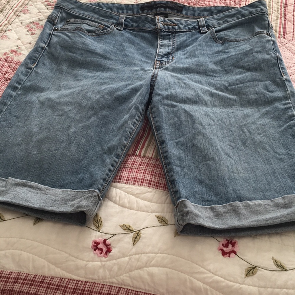 Great Calvin Klein jeans to the knees